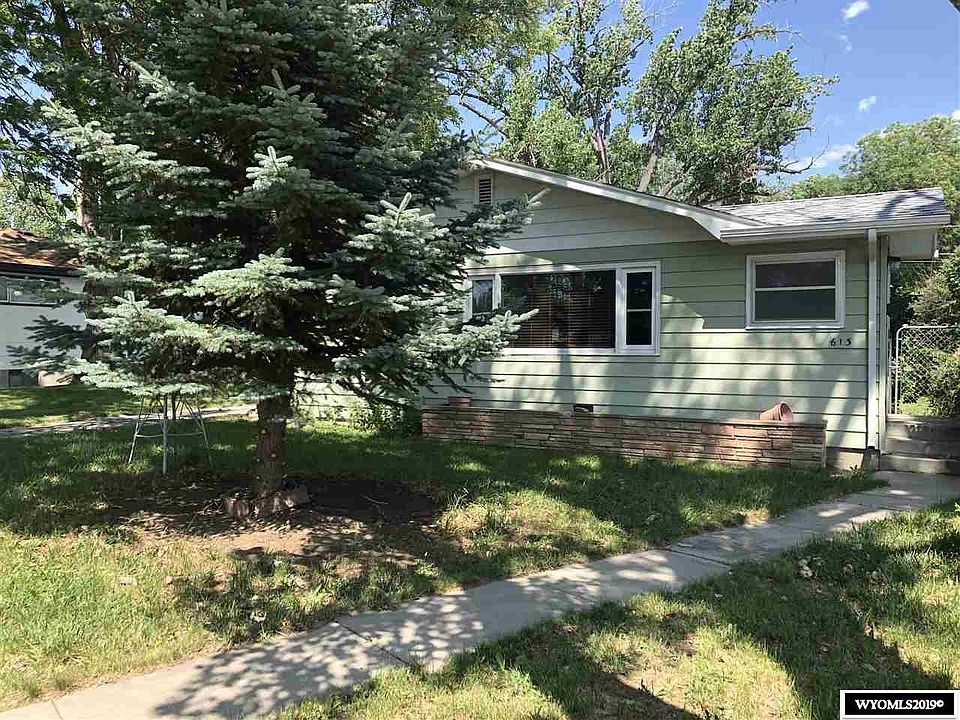 1st image of 613 S 11th St