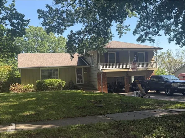 11243 Grand Ave, Kansas City, MO 64114