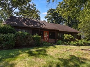 18 Tree Top Dr, Springfield, NJ 07081