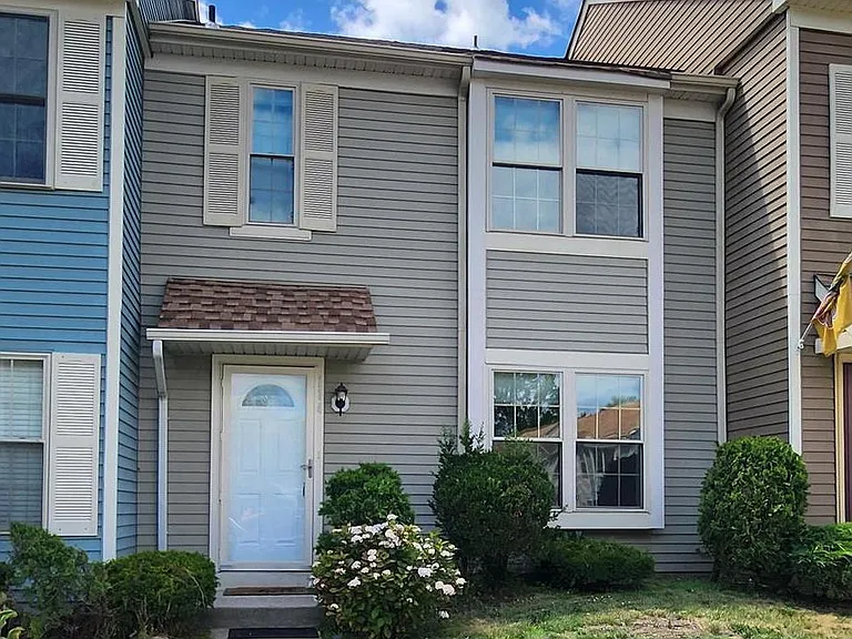 114 Brent Ct — Photo 2