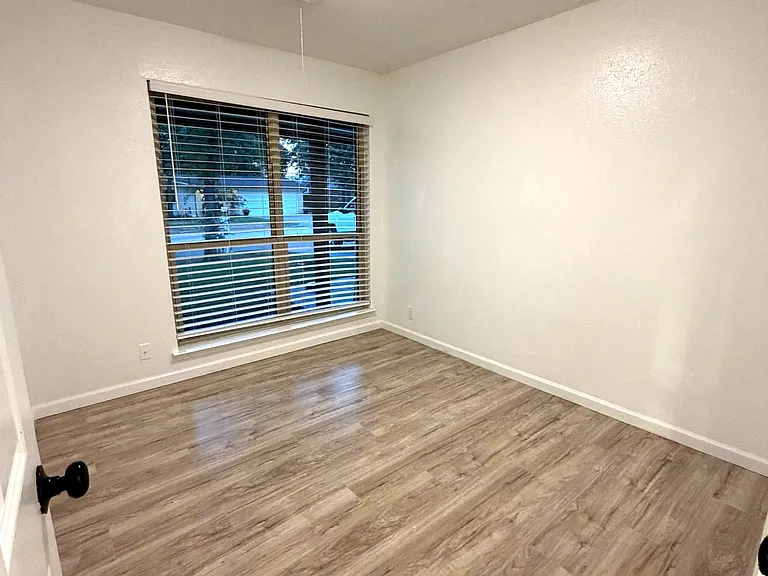 65 Somerset Ter — Photo 11