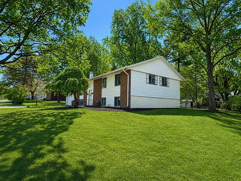 125 Burke Ct — Photo 3
