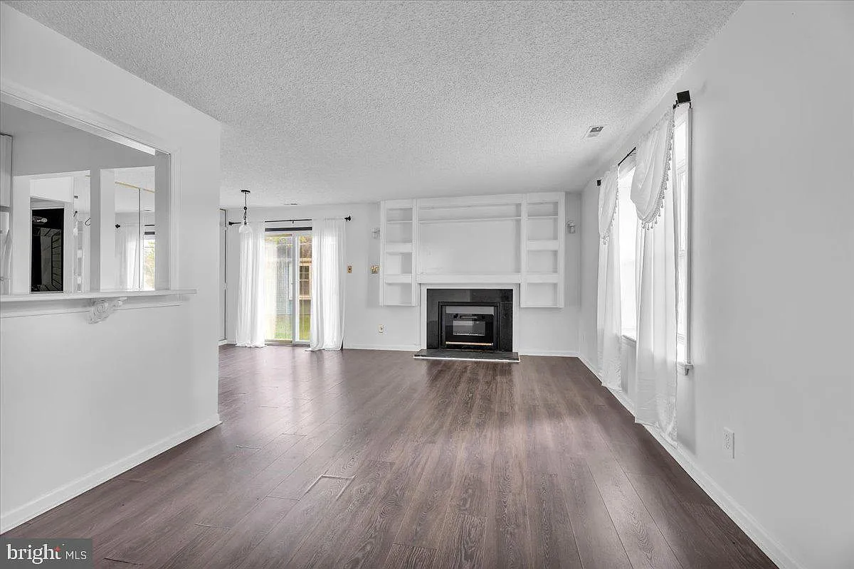 3 bed, 2.0 bath, 1470 sqft, $2,450 — Photo 3