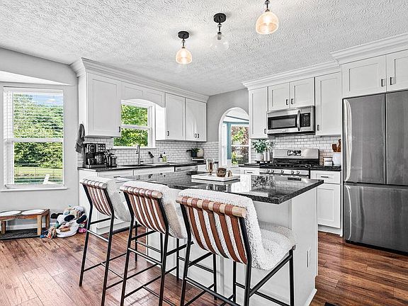 5th image of 107 Spring Brook Ct