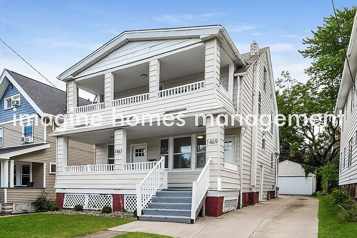 3 bed, 1.0 bath, 1061 sqft, $1,875 — Photo 2