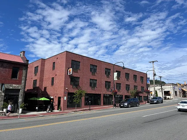 775 W King St #1105 — Photo 1