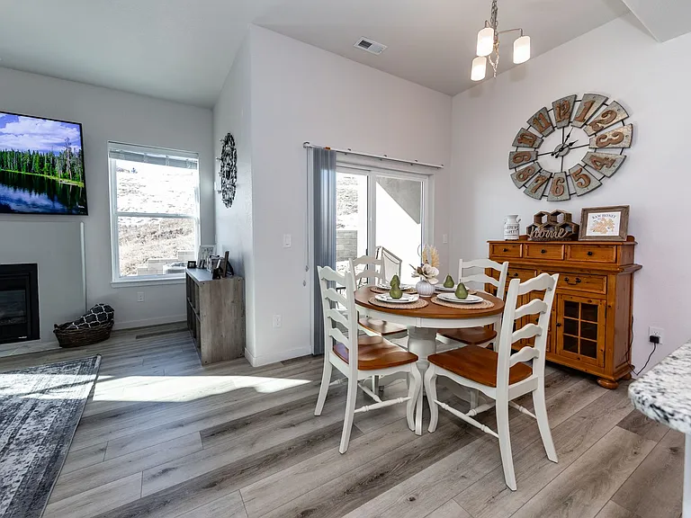 5738 Villa Lorenzo Dr — Photo 19