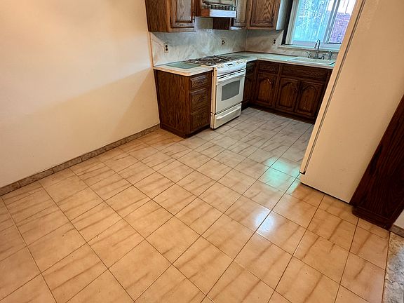 5th image of 8 Stryker Ct Floor 2