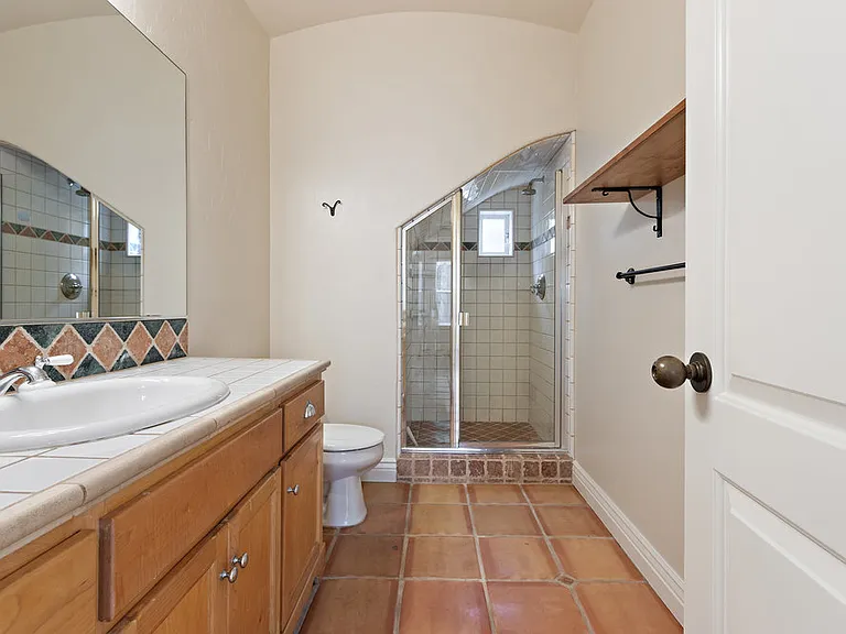 6362 Broadway Ter — Photo 31