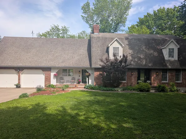 106 Walnut Dr, Carrollton, MO 64633