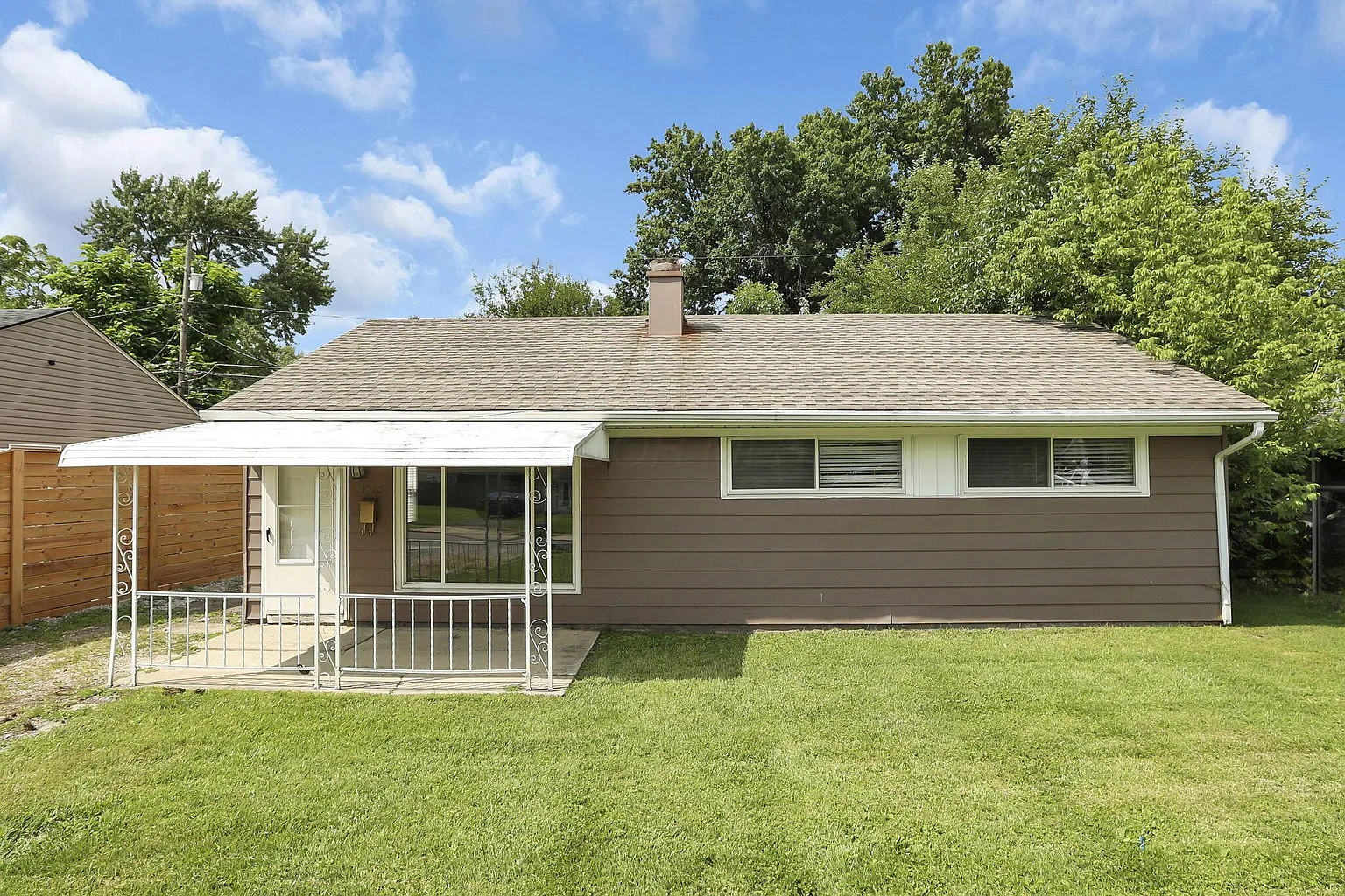 1552 Northridge Rd photo 1