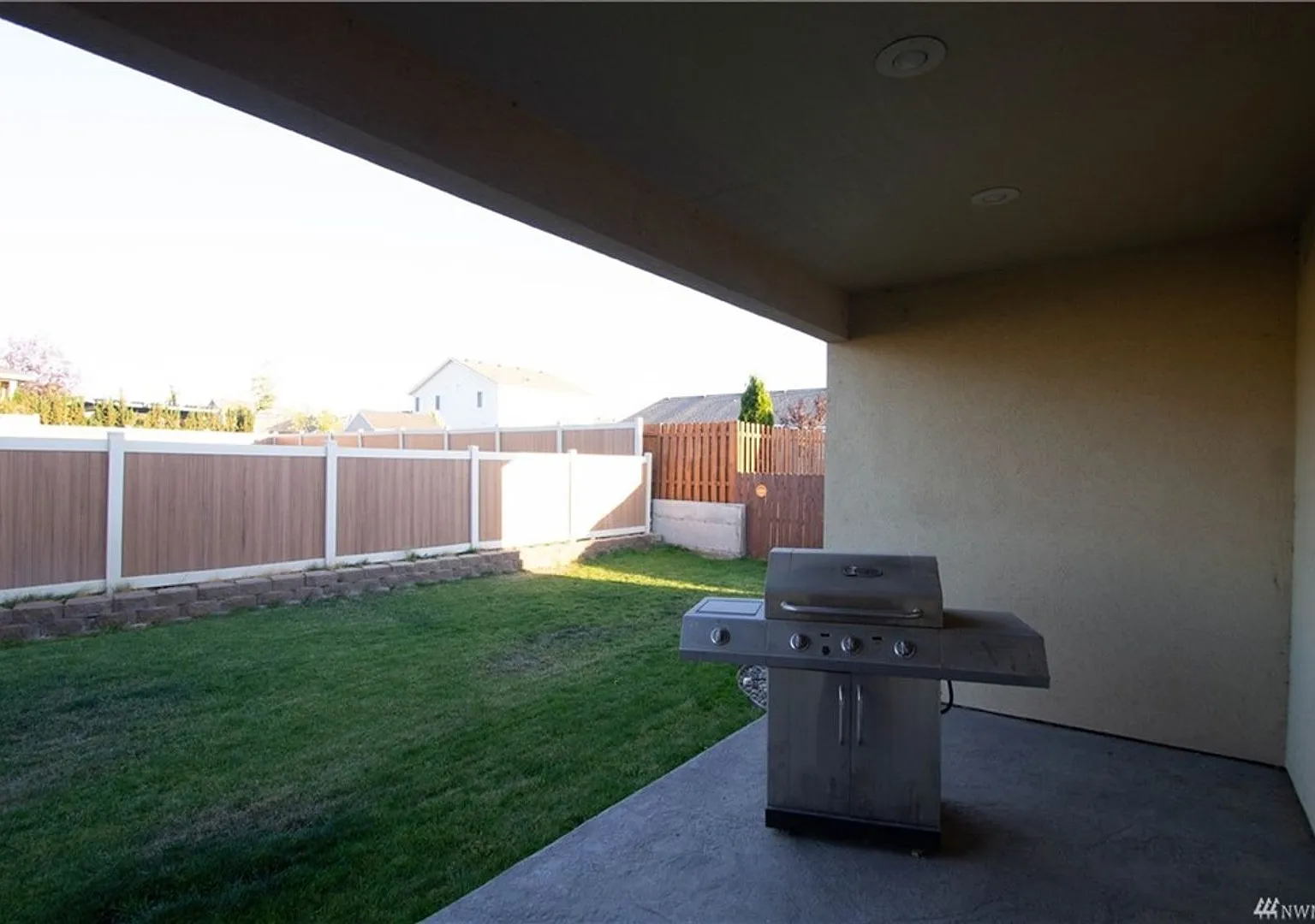 Beautiful 3 bed 2 bath stucco home in a newer area of homes. Just down the street from Park Orcha... — Photo 2