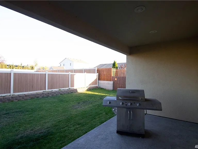 523 N Paxson Dr — Photo 2