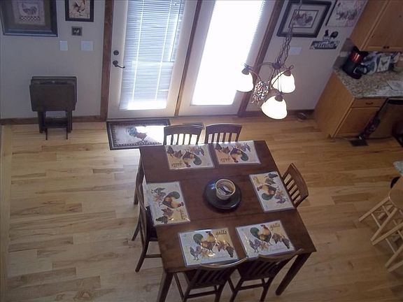 Oversized eat-in kitchen