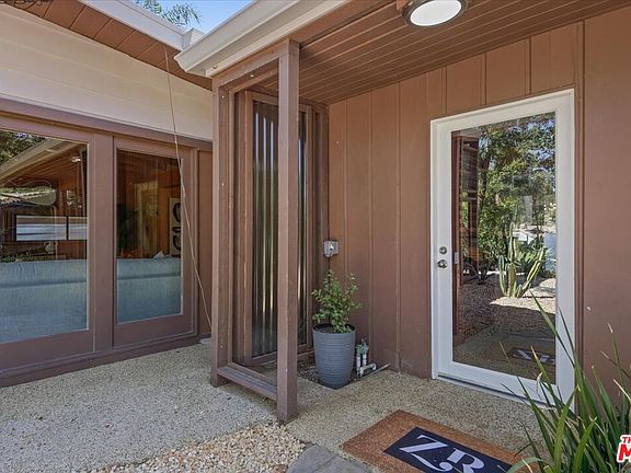 3rd image of 4977 Canoga Ave