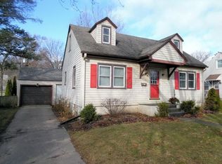 820 N 11th St, Rochelle, IL 61068