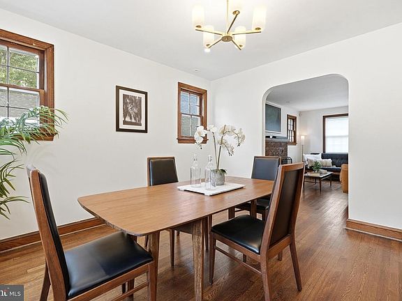 4th image of 1420 Michigan Ave NE