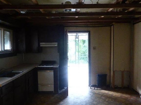 4th image of 532 Coates St