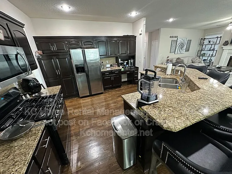 11429 W 142nd Ter — Photo 6