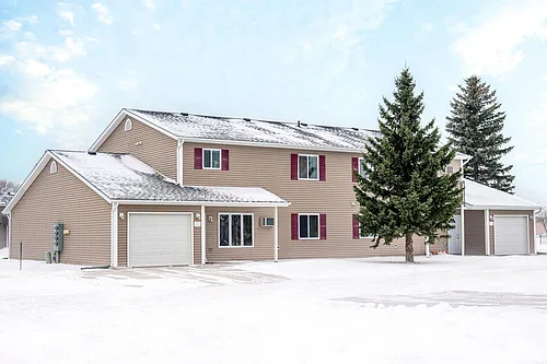 1609 Aspen Dr NE Photo 1