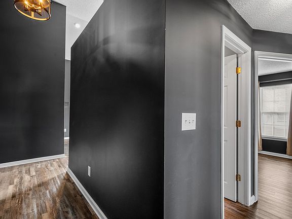 3rd image of 5029 Capulet Circle