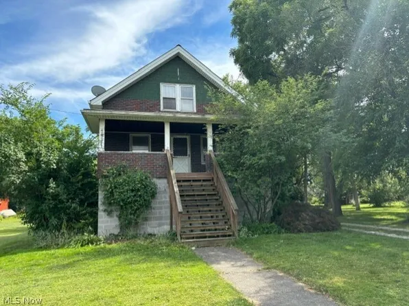 8526 Fosdick Rd, Valley View, OH 44125
