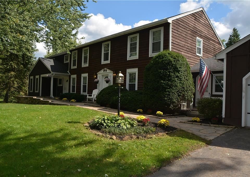 1st image of 7 Maplegrove Dr