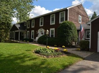 7 Maplegrove Dr, Churchville, NY 14428