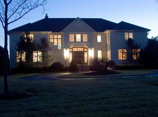 634 S Saratoga Dr, Moorestown, NJ 08057