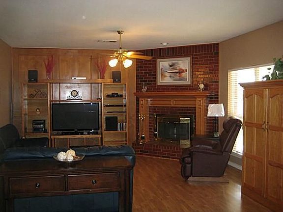 3rd image of 1424 Shetland Dr