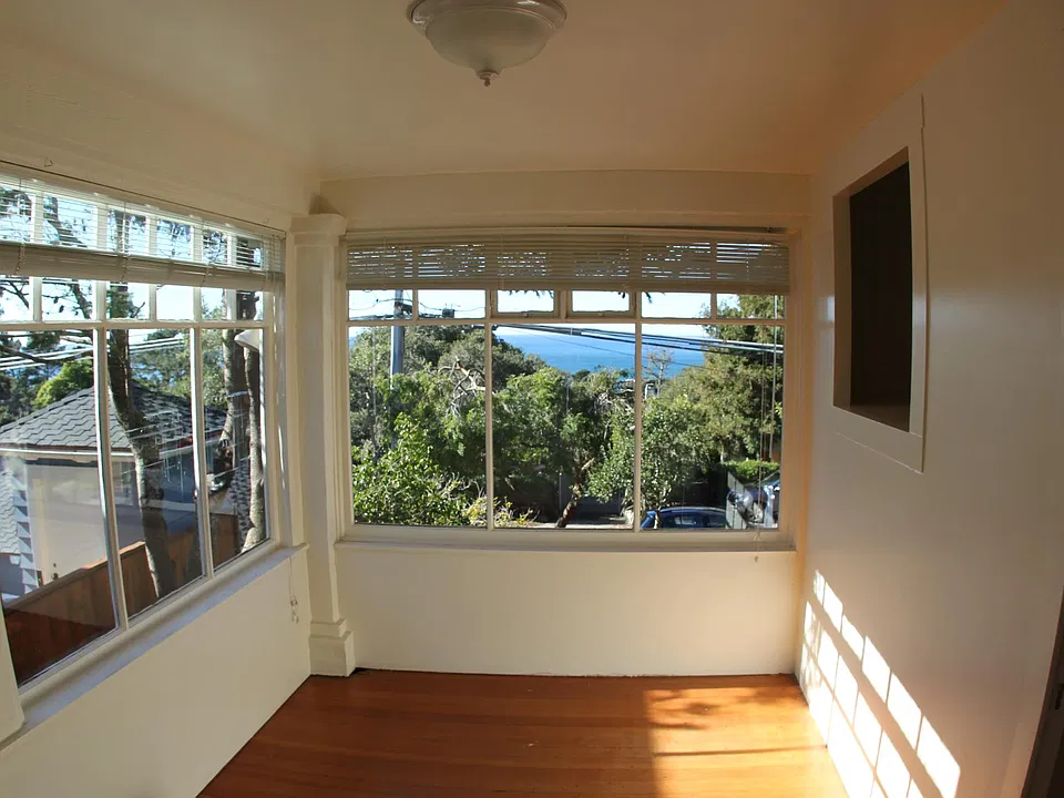 Foyer/Den