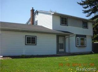 2152 Jones Ct, Waterford, MI 48327