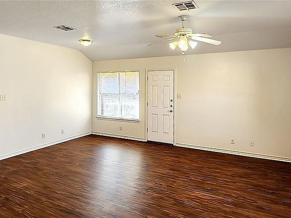 3rd image of 3204 Toledo Dr #B