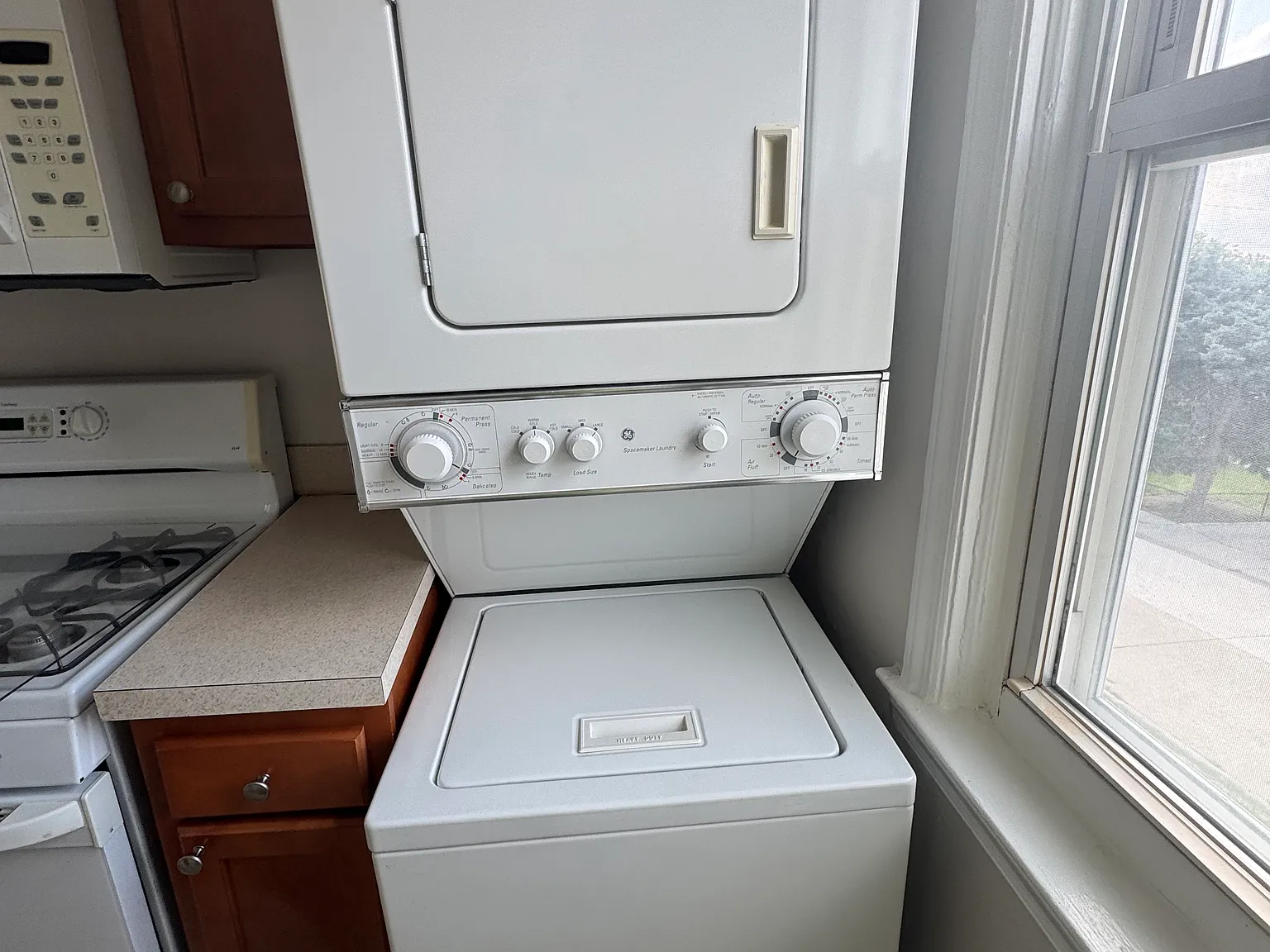 2 bed, 1100 sqft, $1,225 — Photo 2