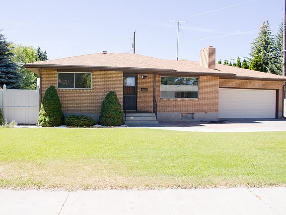 2nd image of 160 Lincoln Dr