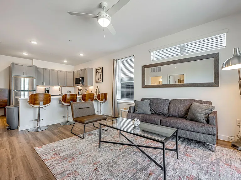 East 9th Apartments — Photo 4