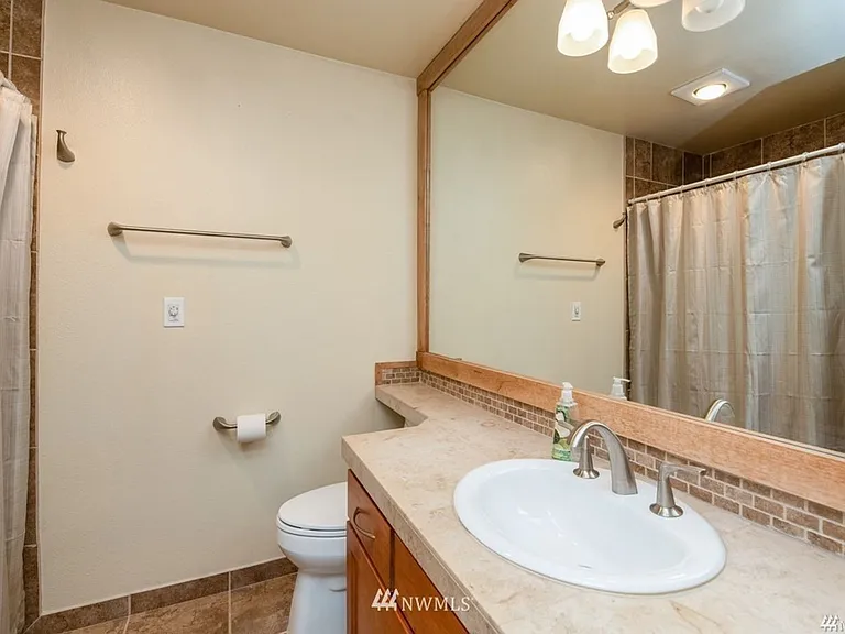 25 N Broadway #303 — Photo 18