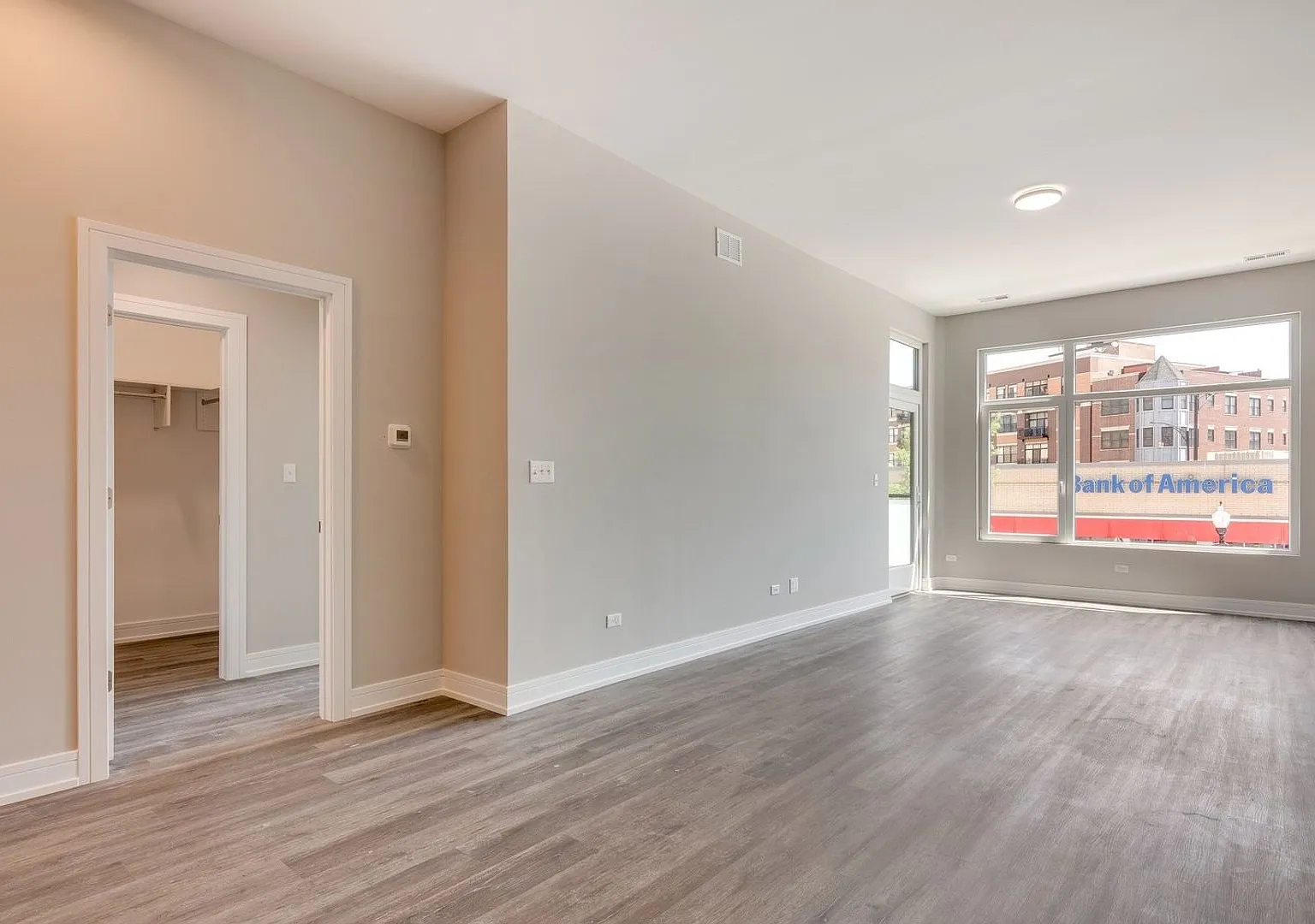 Lakeview 2-Bedroom/2-Bath - W/D In-Unit - Available Feb 10th! — Photo 2