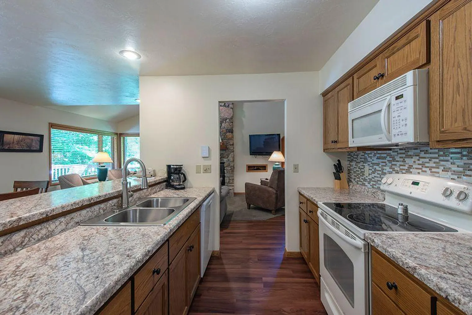 2 bed, 2.0 bath, 1399 sqft, $5,130 — Photo 4