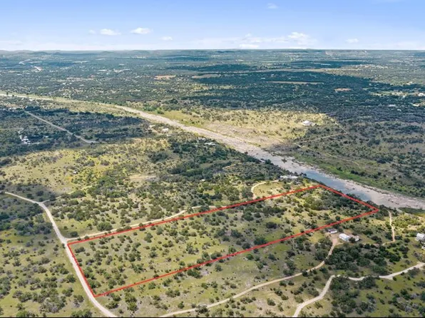 4 Lonesome Trl, Johnson City, TX 78636