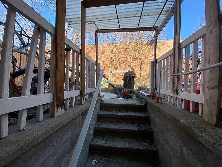 163 Campbell Ave #BASEMENT — Photo 19