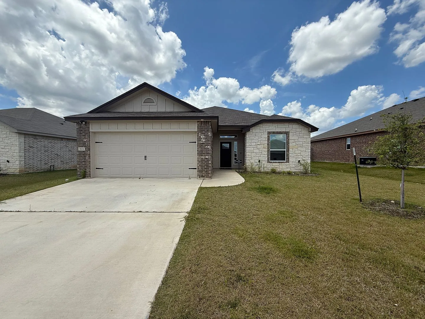 Coming Soon! Rent Reduction & Rent Special ! — Photo 1