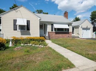 37 Royer St, Cranston, RI 02920