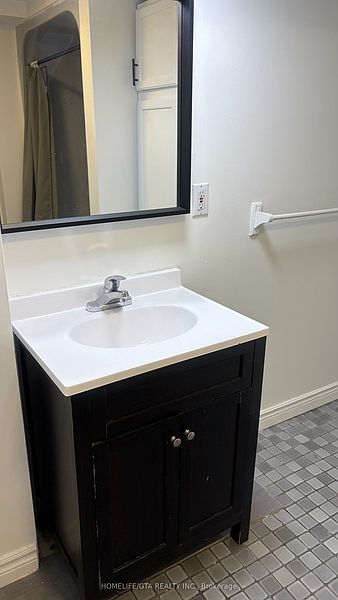 Ajax House for rent - 1 Bedroom — photo 13