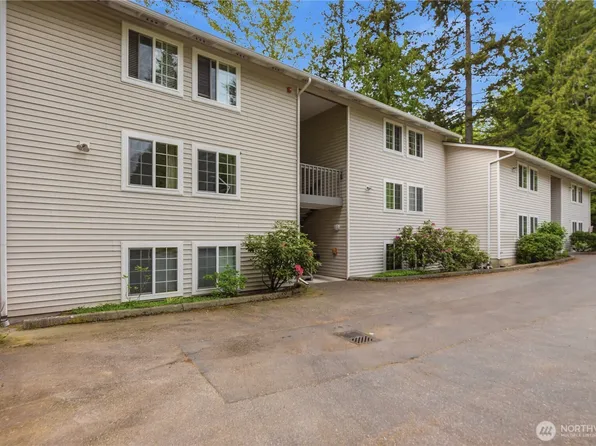 2721 NE 195th Street #3, Lake Forest Park, WA 98155