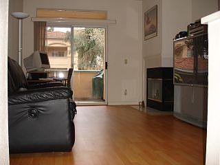 Brand new gleaming laminate flooring thru-out