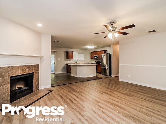 3rd image of 7525 Hedgewood Ct