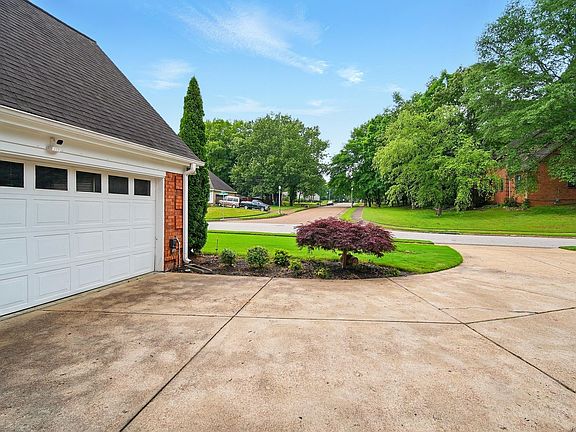 3rd image of 2458 Carrollwood Ln