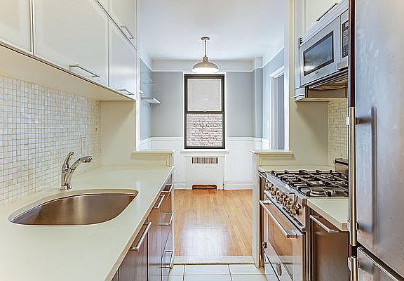 3rd image of 245 E 37th St APT 3E