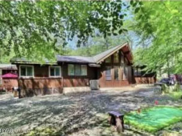 390 Underhill Dr, Tamiment, PA 18371